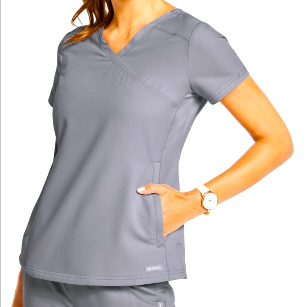 BNWT Jaanuu 3 pocket mock wrap top in gray color Size M